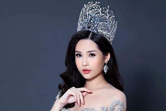 Lê Âu Ngân Anh biểu diễn thời trang tại Mỹ