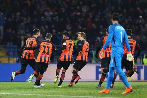 Hạ Roma, Shakhtar chiếm ưu thế trước lượt về