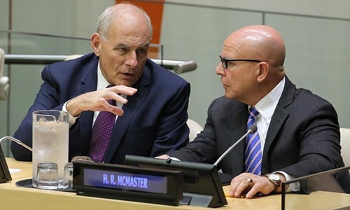 Hai trợ thủ của Trump có thể từ nhiệm