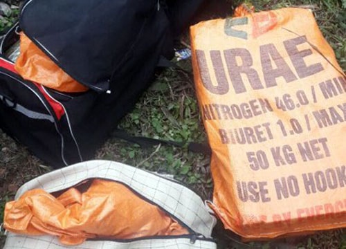 Hai ôtô chở 288 bánh heroin lao vào cảnh sát