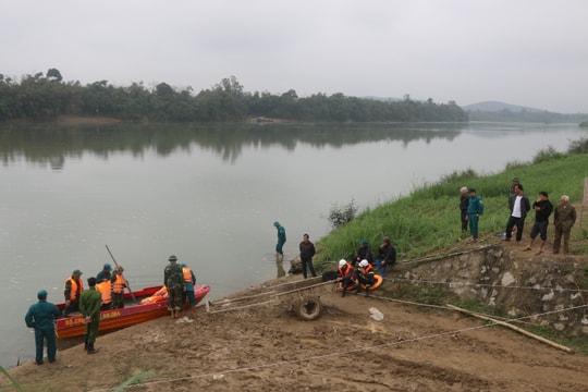 Vẫn chưa tìm thấy người đàn ông nghi tự vẫn trên sông Lam