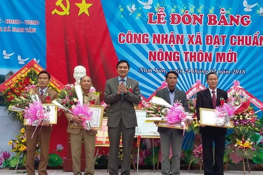 Nam Tân (Nam Đàn) đón Bằng công nhận xã đạt chuẩn nông thôn mới