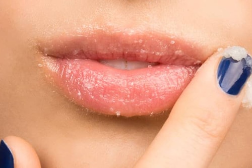 Làm gì để đôi môi hết thâm sạm?