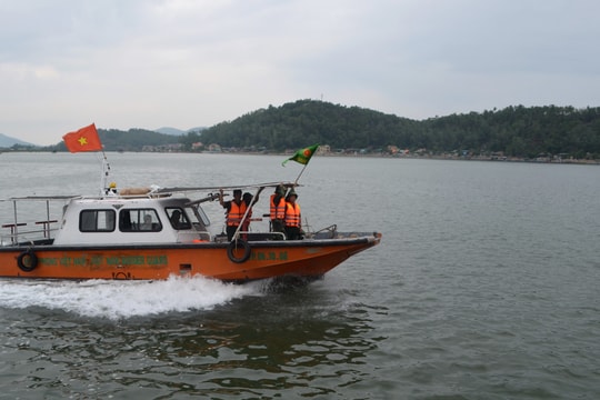 Tìm kiếm ngư dân mất tích trên biển