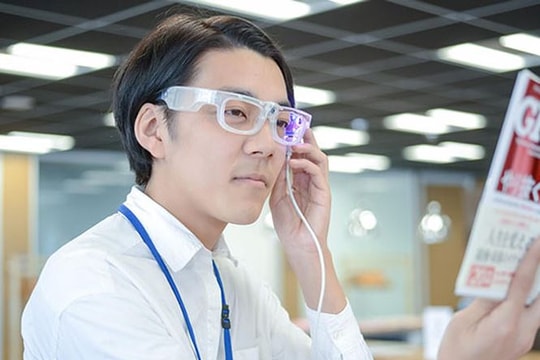 Kính thông minh biến hình ảnh thành giọng nói