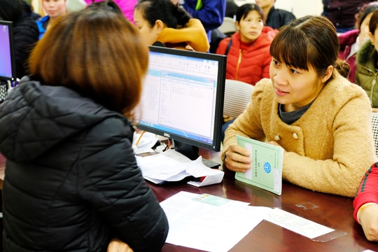 Ra Tết, việc “chờ” người