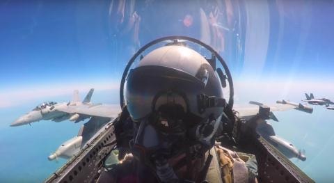 Phi công Mỹ bỏng lạnh vì khoang lái EA-18G đóng băng