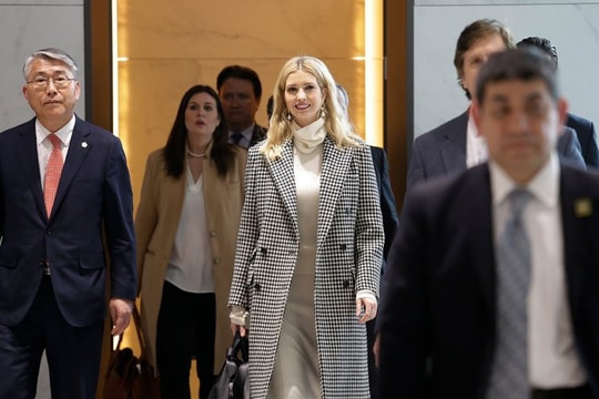 Phong cách sành điệu của Ivanka Trump khi đến châu Á