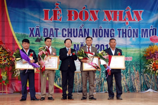 Minh Thành (Yên Thành) đón nhận danh hiệu xã đạt chuẩn nông thôn mới