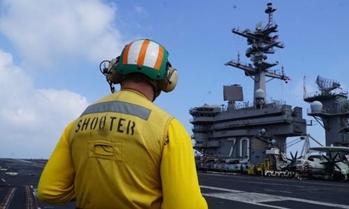Trên boong tàu sân bay Mỹ sắp thăm Việt Nam