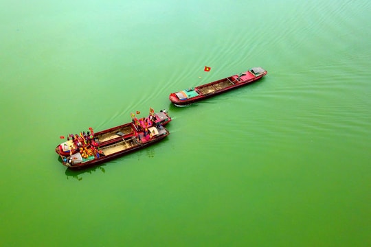 Ấn tượng hình ảnh Lễ rước nước thiêng trên sông Lam 