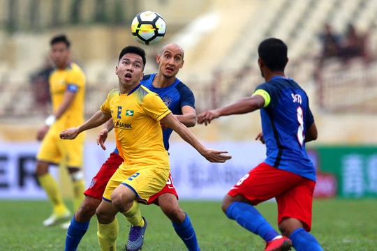 Thống kê: Văn Hùng cứu thua đạt 100%, Khắc Ngọc làm lu mờ thủ lĩnh Malaysia