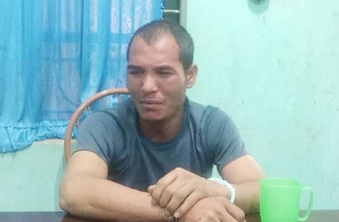 Dùng dao và xăng khống chế con cháu để “lột” tiền của vợ