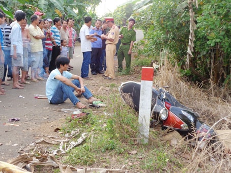 Thanh niên tử vong sau khi đâm vào cột mốc bên đường 
