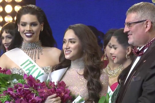 Hương Giang thắng giải Tài năng tại Hoa hậu Chuyển giới Quốc tế 2018