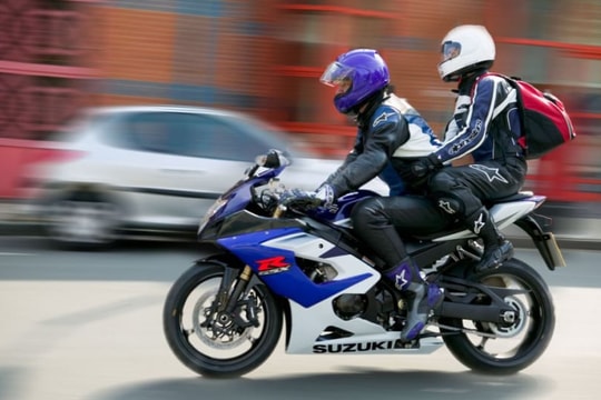 10 kỹ năng lái xe mô tô phân khối lớn an toàn 