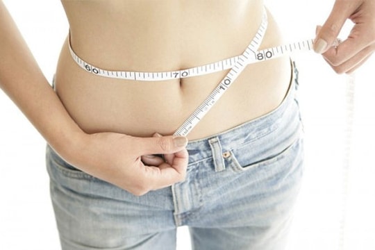 4 động tác đánh tan mỡ bụng cho các nàng lười