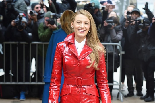 Mốt áo khoác cá tính được sao Hollywood tích cực lăng xê