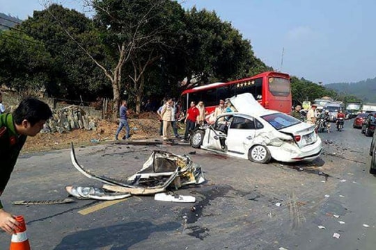 Tai nạn kinh hoàng ở quốc lộ, 2 cha con cấp cứu
