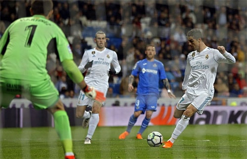 Ronaldo lập cú đúp, Real khởi động thuận lợi cho trận tái ngộ PSG