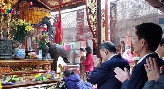 Những cán bộ nào từng dính kỷ luật vì đi lễ chùa trong giờ hành chính?