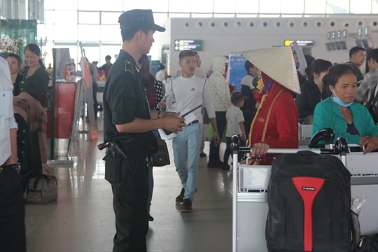 Thanh niên đột nhập máy bay là nam sinh viên Trường ĐH Vinh