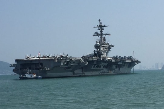 Tàu sân bay USS Carl Vison vừa đến Việt Nam có gì đặc biệt?