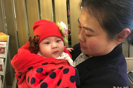 Đại biểu 9x mang con nhỏ đi họp Quốc hội