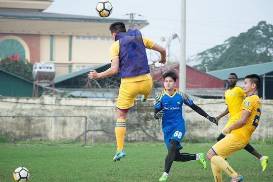 Hai thủ môn chấn thương, SLNA phải sử dụng thủ môn trẻ