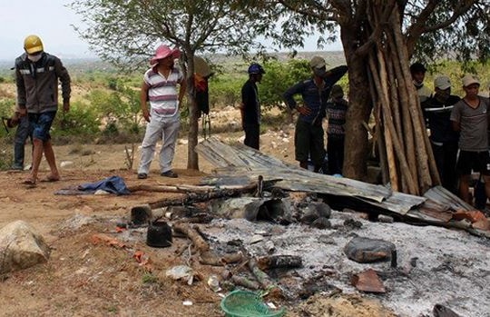 2 bố con bị cắt cổ khi đi tìm mật ong rừng