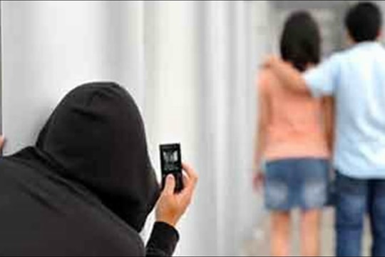 Thực hành sinh học, nữ sinh phát hiện mẹ ngoại tình với anh trai của bố