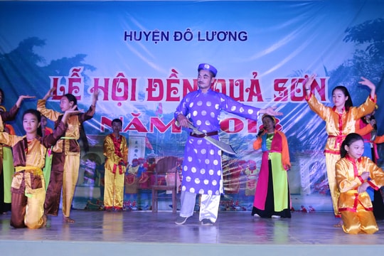 Đêm biểu diễn dân ca xứ Nghệ ở Đền Quả Sơn