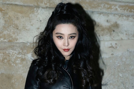 Phạm Băng Băng diện 'cây đen' khi dự Tuần lễ Thời trang Paris