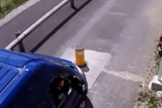 Biện pháp mạnh trị tài xế vượt đèn đỏ