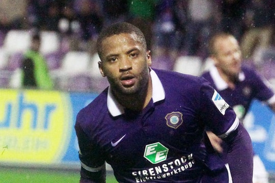 B.Bình Dương chiêu mộ ngoại binh từng được định giá 1 triệu euro