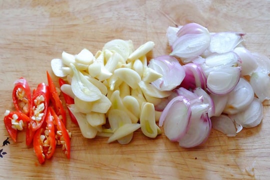 6 cách pha chế thuốc trừ sâu thảo mộc cho vườn rau tại nhà