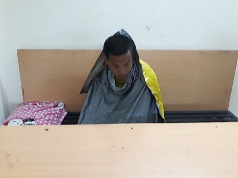 Khống chế nam thanh niên có dấu hiệu tâm thần ném gạch đá vào người đi đường