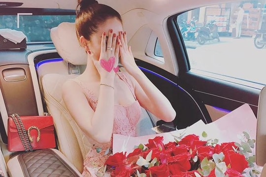 Ngọc Trinh khoe quà “khủng” từ người tình bí mật