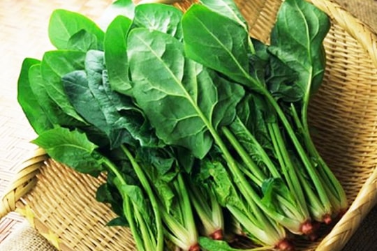 Món ăn bổ máu từ cải bó xôi