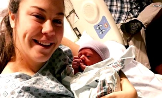 Cô gái 23 tuổi biết có bầu 30 phút trước lúc sinh con