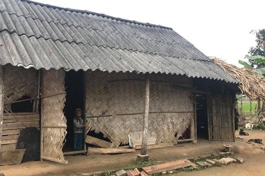 Xót thương người phụ nữ gồng mình nuôi chồng, con đau yếu