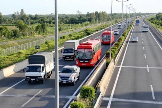 8 lỗi lái xe hay mắc phải trên đường cao tốc