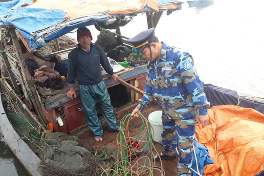  Phát hiện 2 tàu sử dụng kích điện đánh cá trên biển