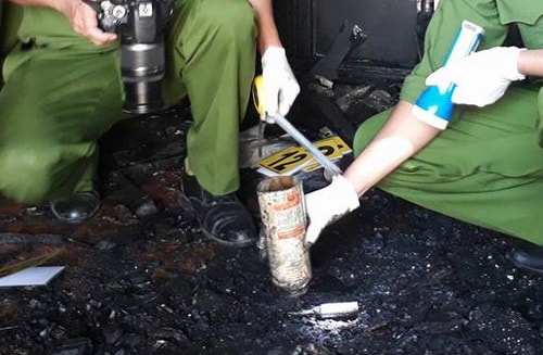 Hàng xóm phóng hỏa, cả gia đình chết cháy