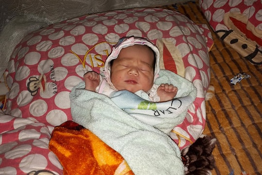 Nghệ An: Bé gái 1 tuần tuổi  bị bỏ rơi bên vệ đường