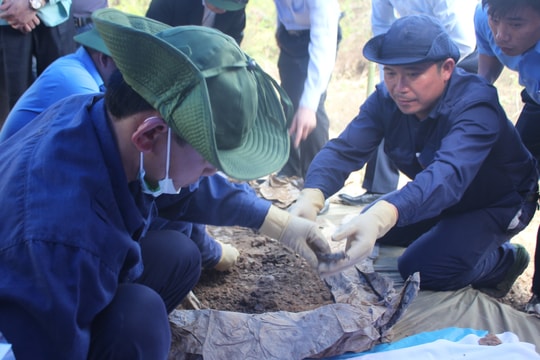 Quy tập thêm 2 hài cốt liệt sỹ Việt Nam hy sinh ở Lào