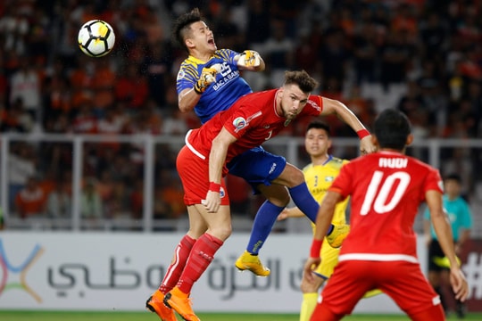 Thủng lưới phút bù giờ, SLNA thua trận đầu tiên ở AFC Cup