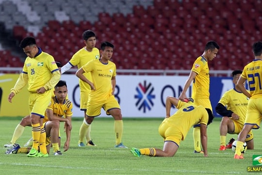 Phạm Xuân Mạnh dự bị trong trận Persija Jakarta - SLNA