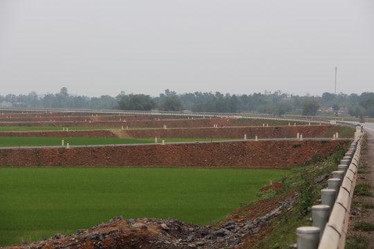 Hệ thống đường ngang xuống đồng chằng chịt, mất an toàn dọc đường N5