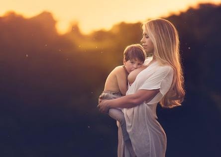Mê mẩn với bộ ảnh mẹ cho con bú  